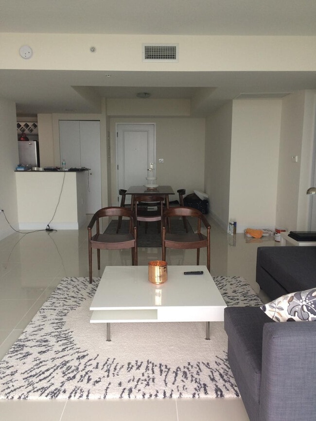 Building Photo - 1861 NW S River Dr