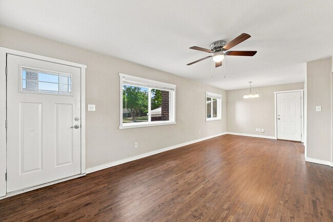 Building Photo - Updated 4bed 3bath with huge yard and garage + carport!