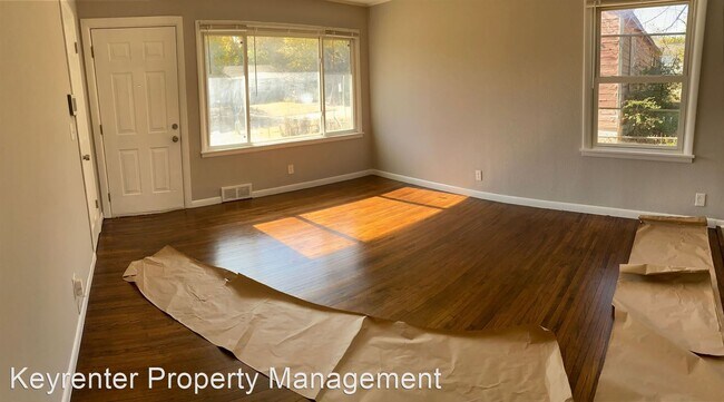 Building Photo - 2 br, 1 bath House - 43 E 50th St N