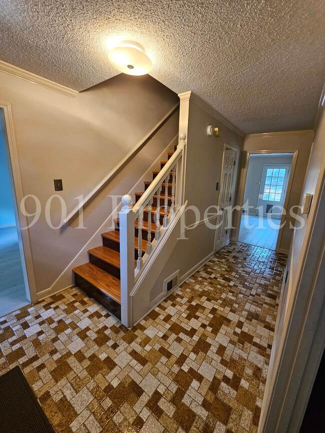 Building Photo - 8595 Riverchase Dr