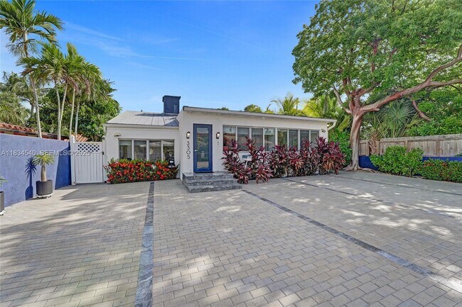 Foto del edificio - 3305 NE 16th Ct