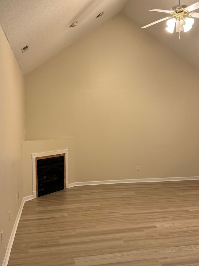Building Photo - 3553 Oak Villa Way