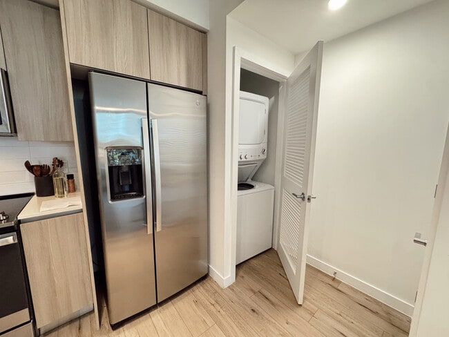 Building Photo - 7192 W 4th Ln