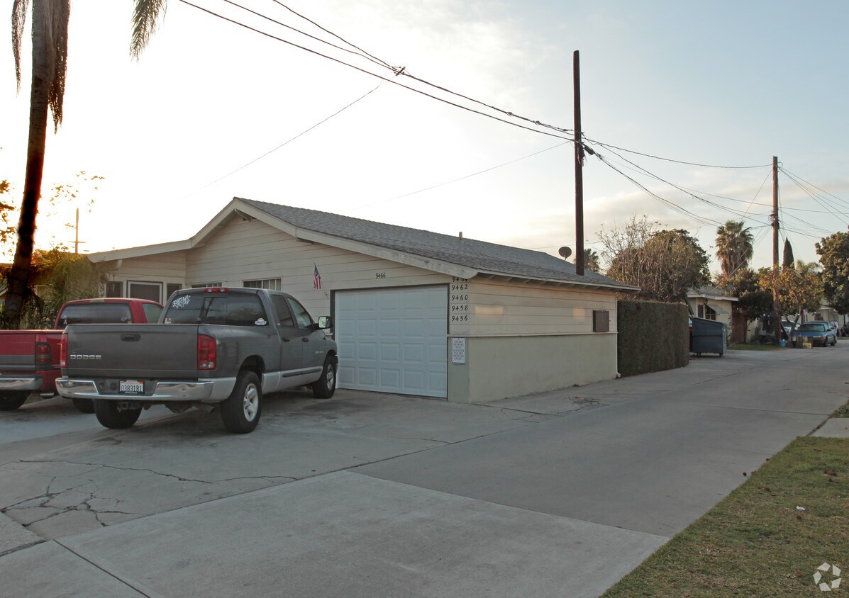 Foto principal - 9456-9466 Park St