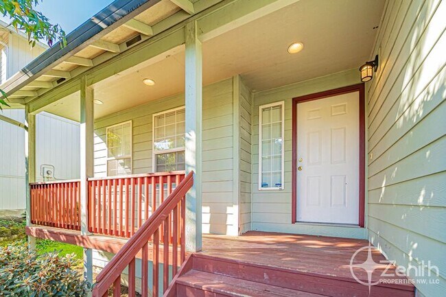 Building Photo - 1208 NE 94th Pl
