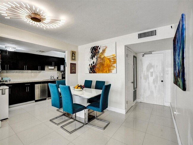 Building Photo - 18061 Biscayne Blvd