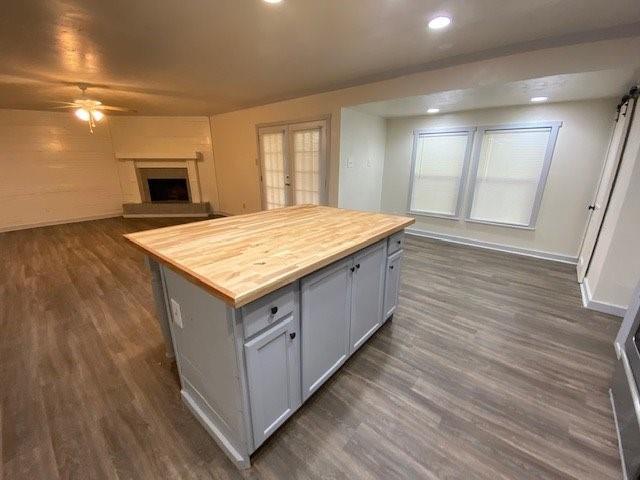 Foto del edificio - 6908 Sunflower Cir N