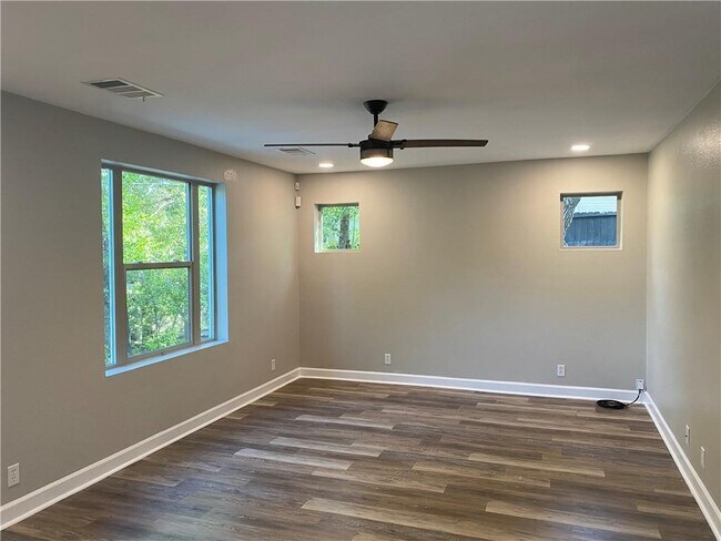 Foto del edificio - 1514 Betty Jo Dr