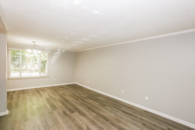 Foto del edificio - 6204 Judas Tree Ln