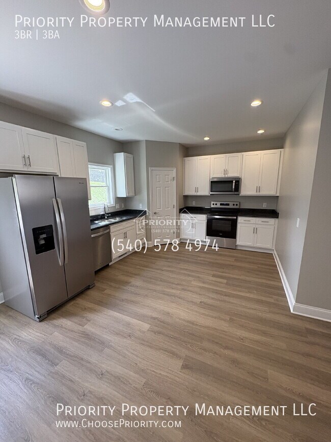 Building Photo - 751 Zephyr Dr