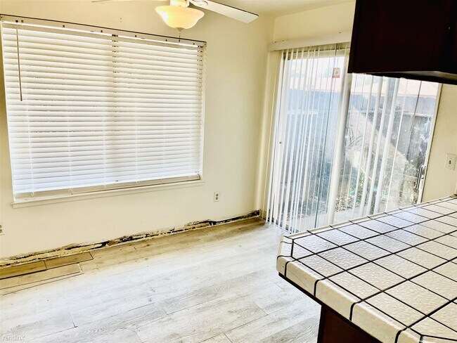 Foto del edificio - 3 br, 2 bath 4plex - 906 South Garfield St...