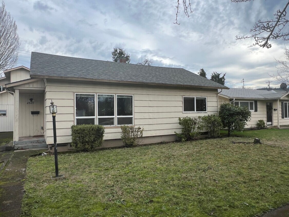 Primary Photo - 3 bedroom, 1 bathroom House in South Campu...