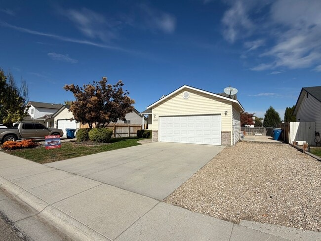 Foto del edificio - Great 4 bed 2 bath home with RV parking in...