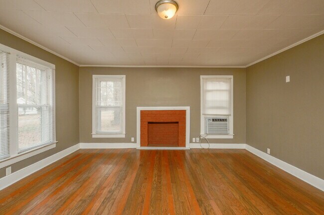 Building Photo - "Spacious 4-Bed Family Haven with 2.5 Baths in Charming Martin, TN – Your Next Home Awaits!"