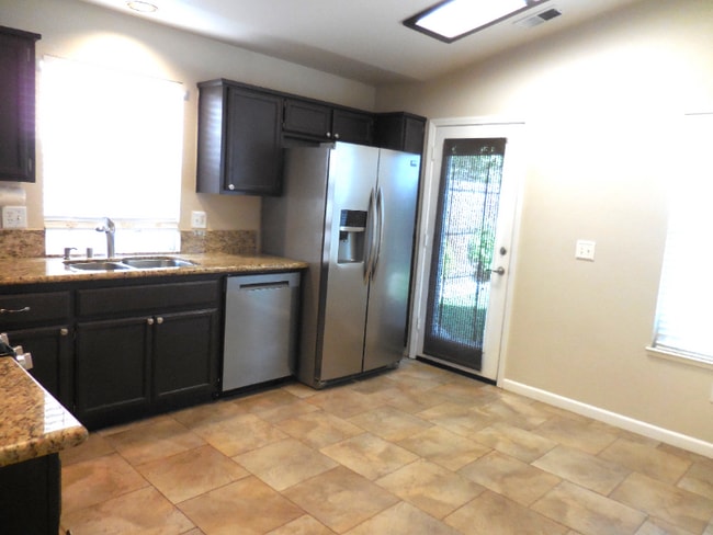 Building Photo - 368 Quail Dr