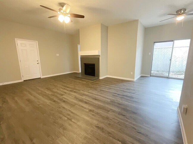 Building Photo - 1405 Hoover Dr