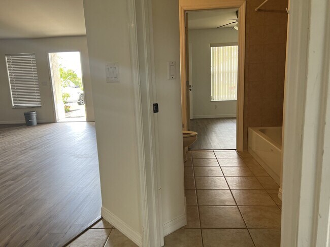 Foto del edificio - Charming 3 Bed, 2 Bath Home in North Port,...