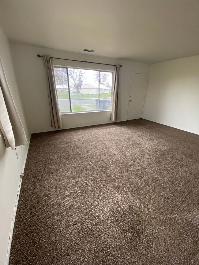 Foto del edificio - 1208-1210 Vandenberg Ave