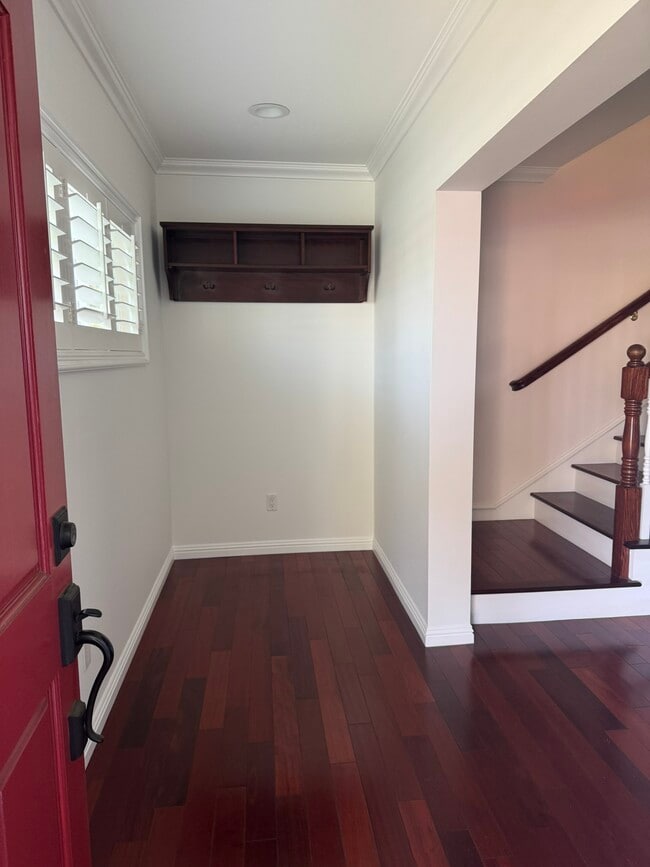 Entryway - 11405 McDonald St