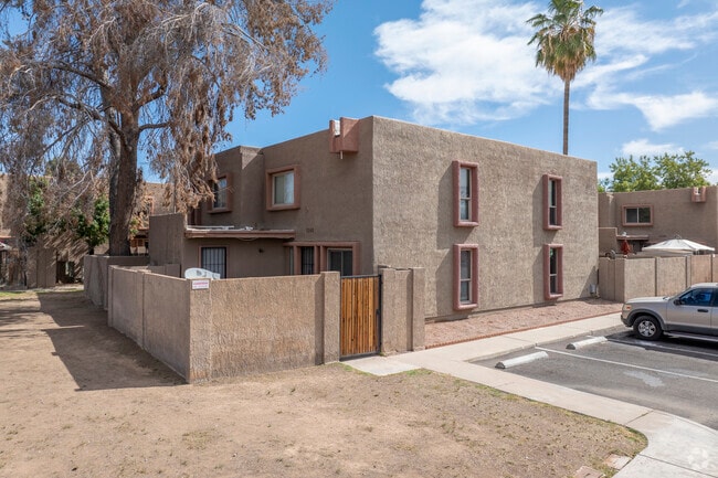 Building Photo - Hallcraft Villas West