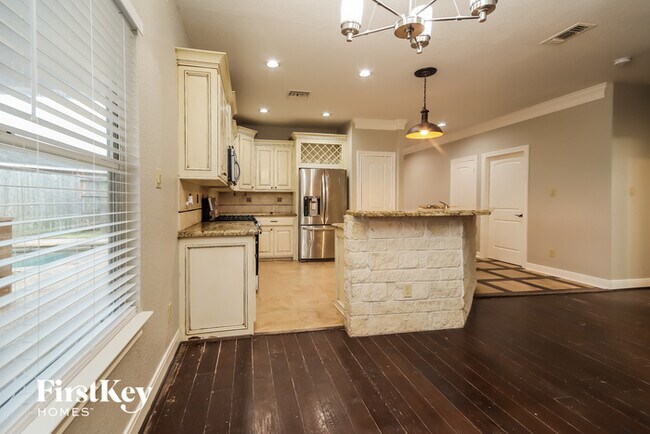 Building Photo - 12718 Spruce Cir