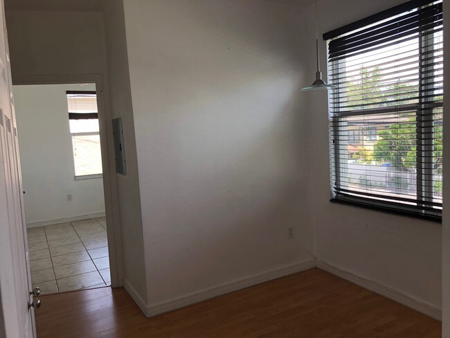 Building Photo - 1000 SW 12th Ct