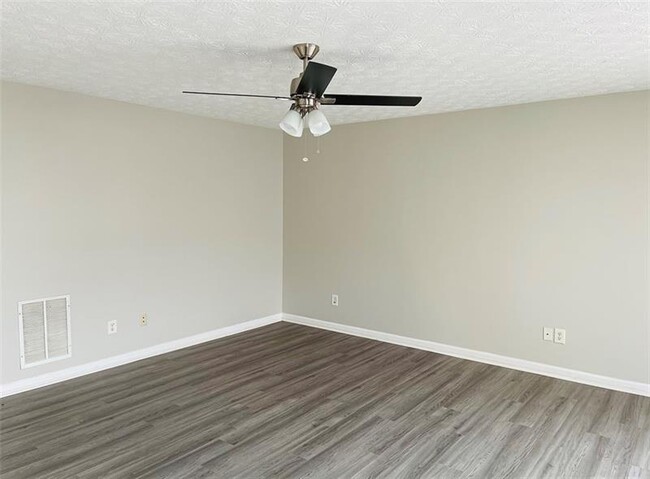 Building Photo - 7188 Grosbeak St