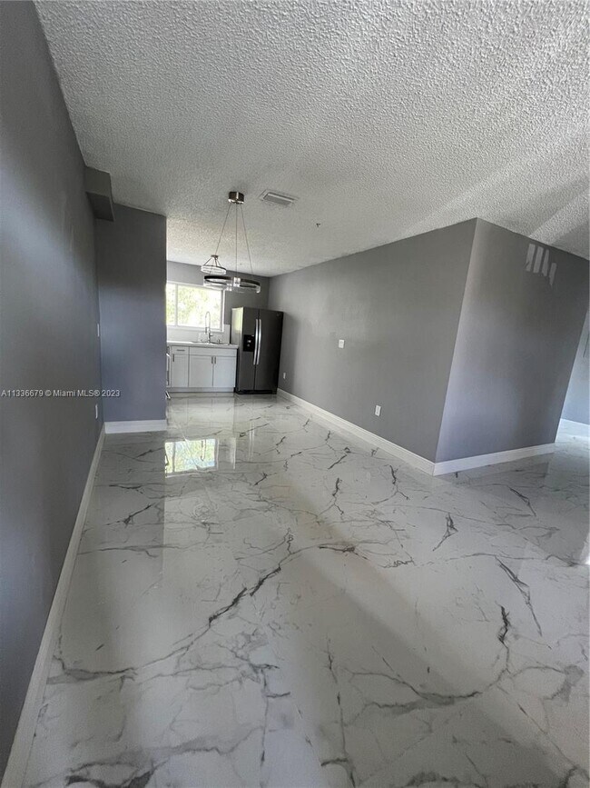 Foto del edificio - 511 NW 82nd Ave