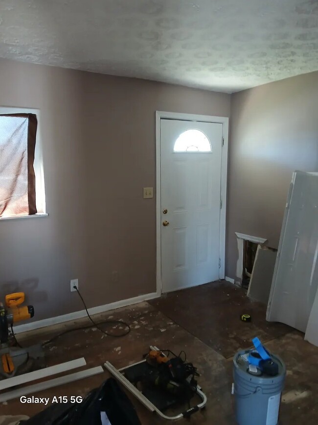 Building Photo - 4048 E Livingston Ave