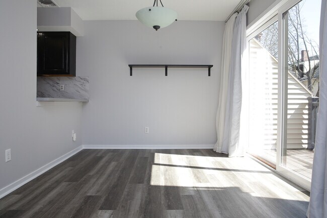 Building Photo - 23 Compton St