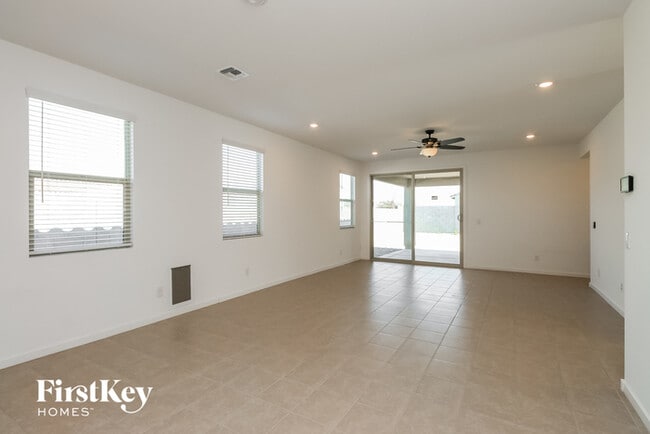 Building Photo - 37381 N Azteca Rd