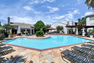 Building Photo - 5959 Bonhomme Rd