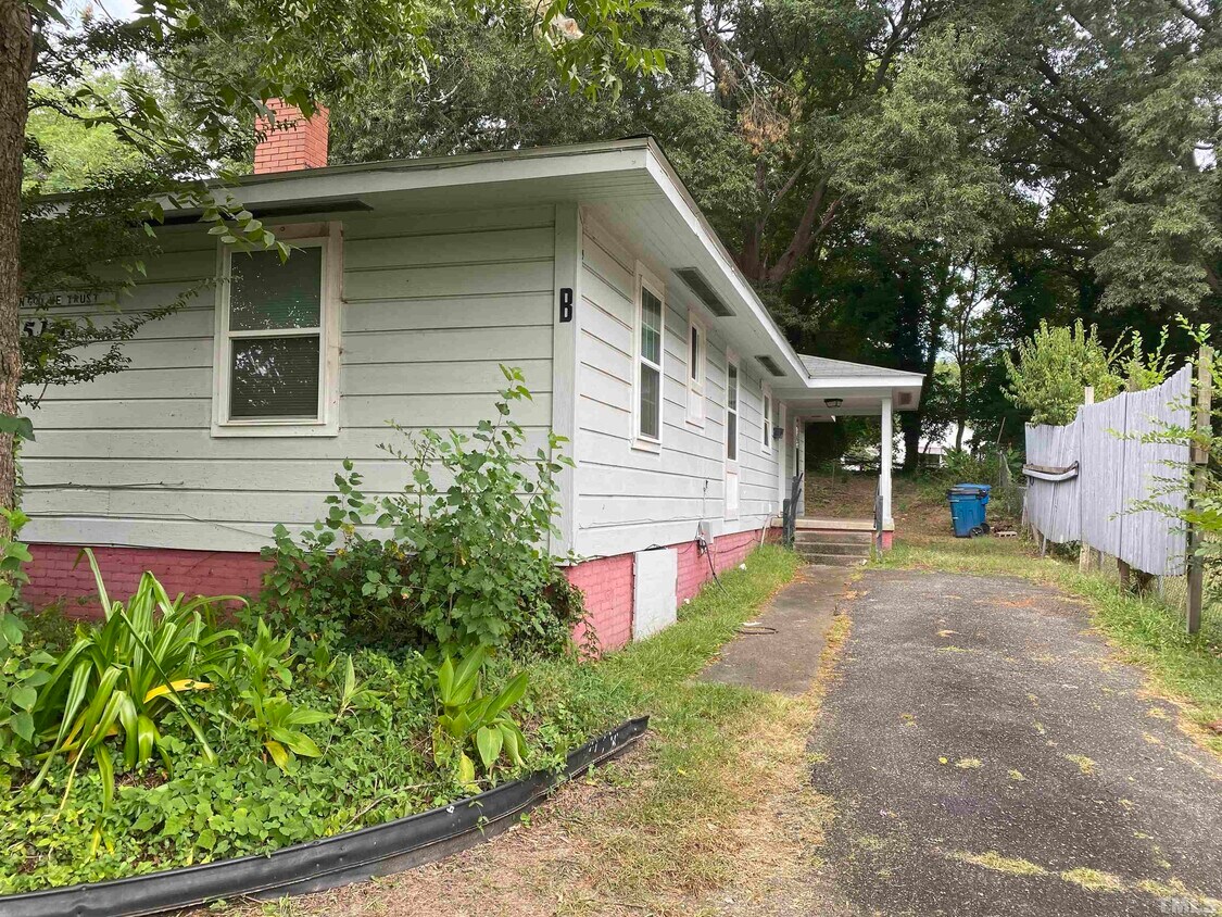 Primary Photo - 515 Burlington Ave