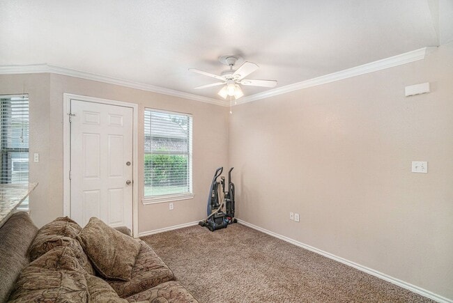 Building Photo - Beautiful two story townhome, crown molding, granite countertops, stained cabinets and carpeting ...