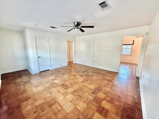 Building Photo - 3 Bedroom Home in Parkland Terrace