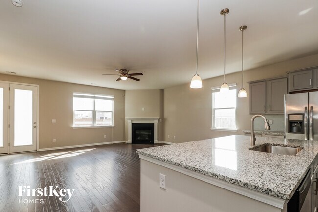 Building Photo - 458 Zenith Blvd