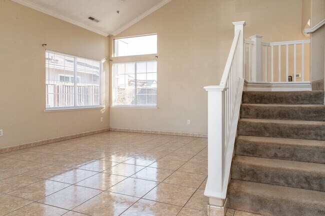 Foto del edificio - 4 Bedroom, 3.5 Bath Salinas Home