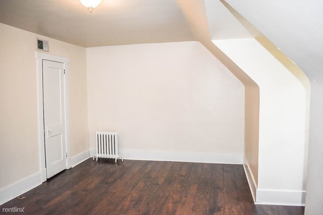 Building Photo - 3 br, 1 bath Apartment - Walnut on Wightman