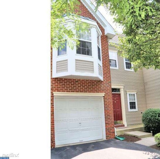 Building Photo - 2 br, 3 bath Townhome - 10 hopkins court