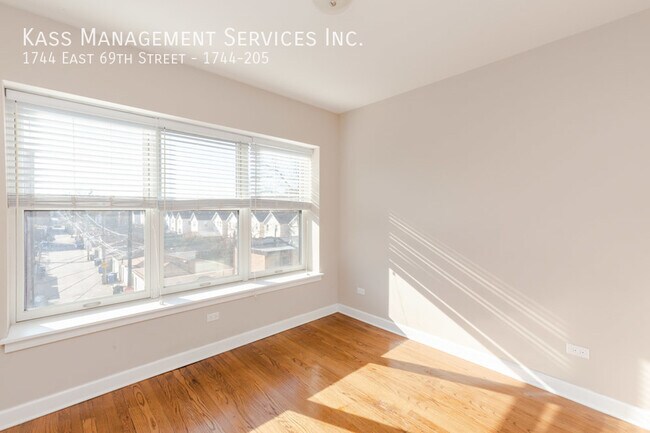 Foto del edificio - 1744 E 69th St