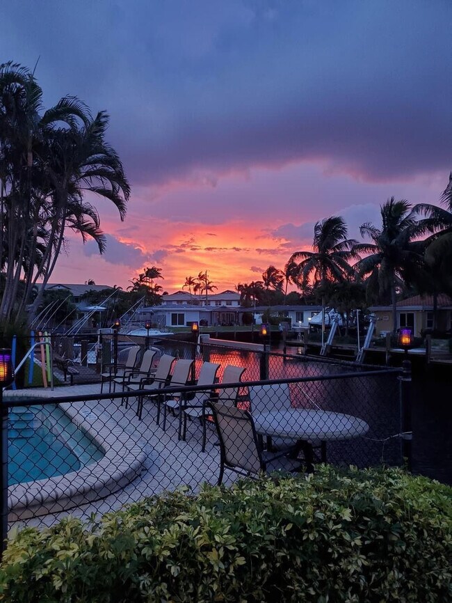 Foto del edificio - 301 E McNab Rd