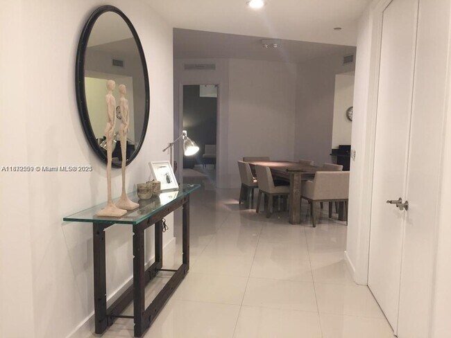 Foto del edificio - 15811 Collins Ave