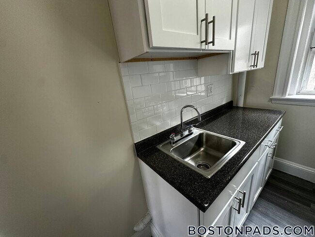Building Photo - 1175 Boylston St