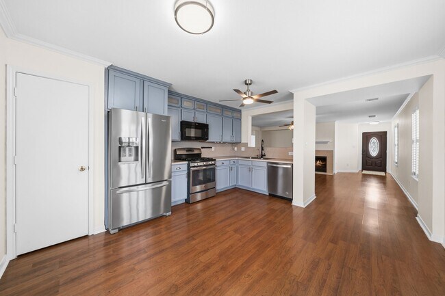 Building Photo - 5726 Westminster Village Dr