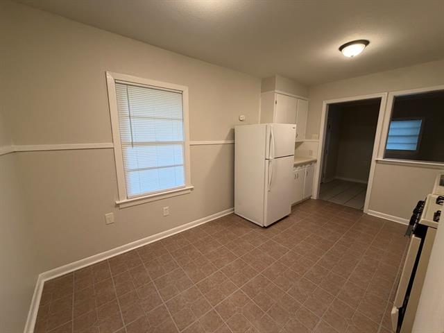 Building Photo - 1823 Southview Dr