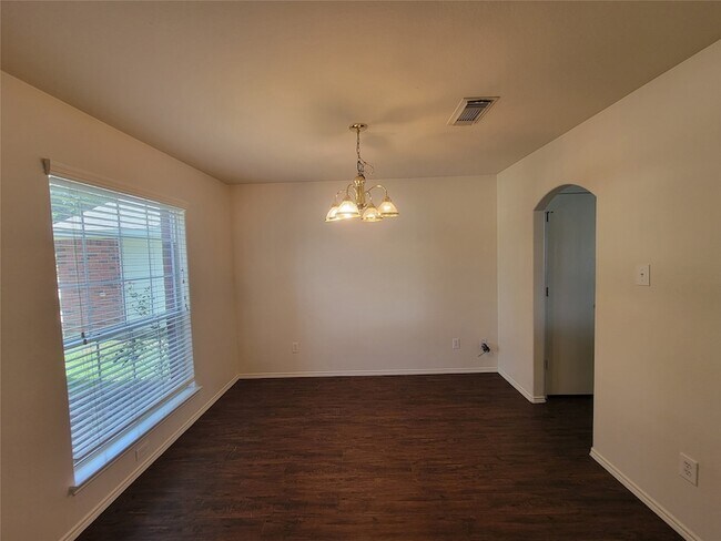 Foto del edificio - 2410 Lakecrest Village Ct