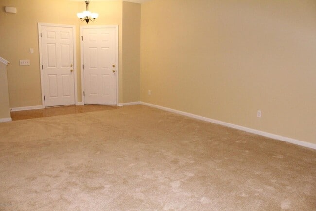 Building Photo - 6852 Misty View Dr