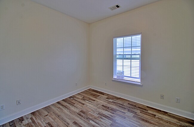 Building Photo - 907 Rachel Ln