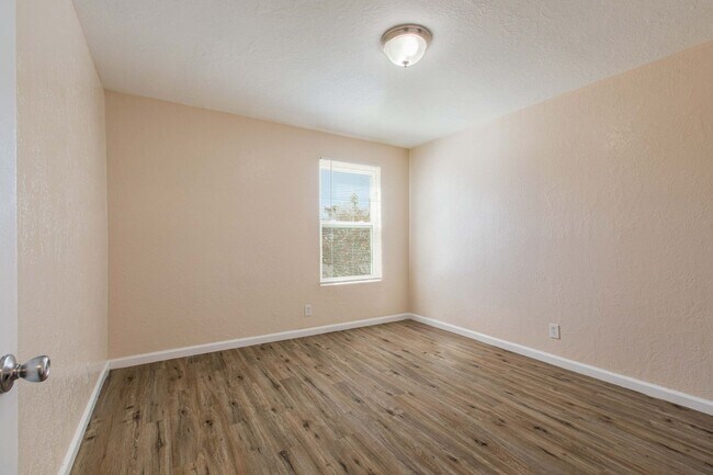 Foto del interior - Updated Studio, one bedroom and two bedroom units