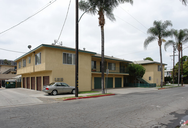Building Photo - 1027 N Parton St